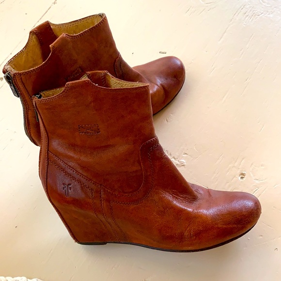 frye carson wedge bootie